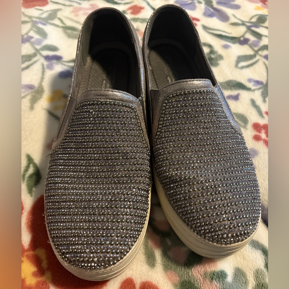 ✨ Skechers Slip-On Sparkle Sneakers – Size 8 ✨